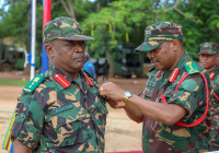 ​Jenerali Mkunda ahitimisha zoezi la uvishaji Nishani